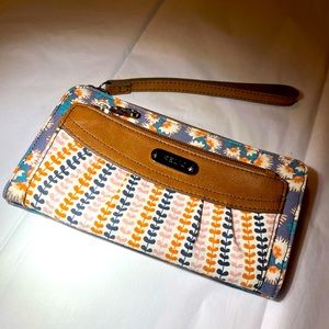 Fossil’s Relic Floral Print Wristlet; Olive Green Dotted Lining